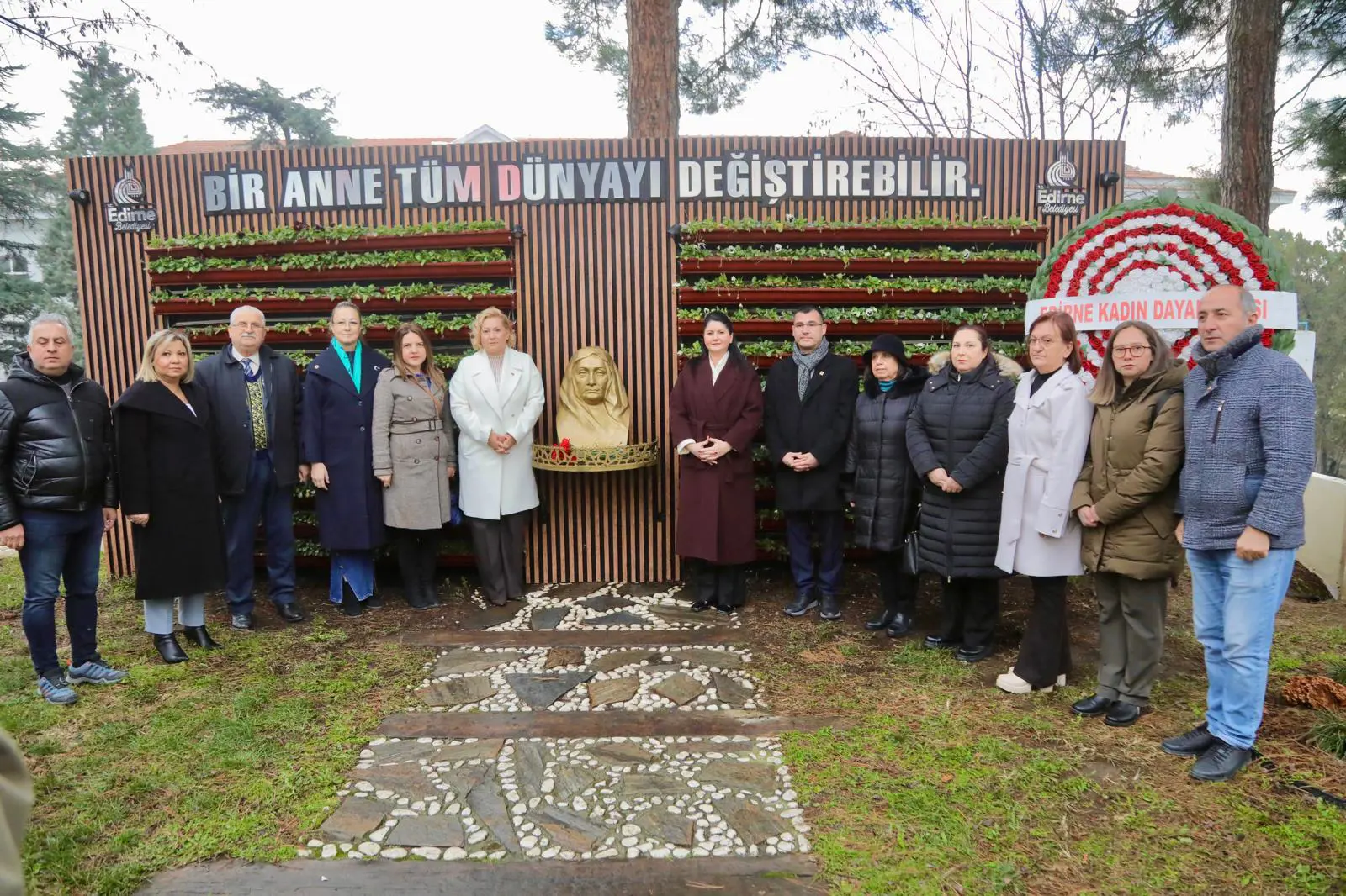 BAŞKAN GENCAN’DAN ZÜBEYDE HANIM HUZURUNDA "CUMHURİYET VE ATATÜRK" MESAJI galeri görseli